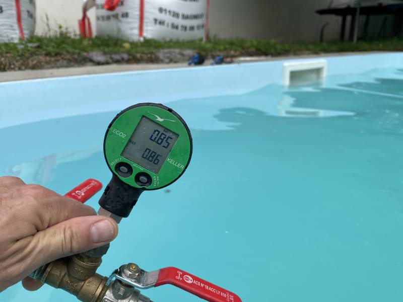 Intervention de détection de fuite sur piscine coque polyester à Cassis dans le 13