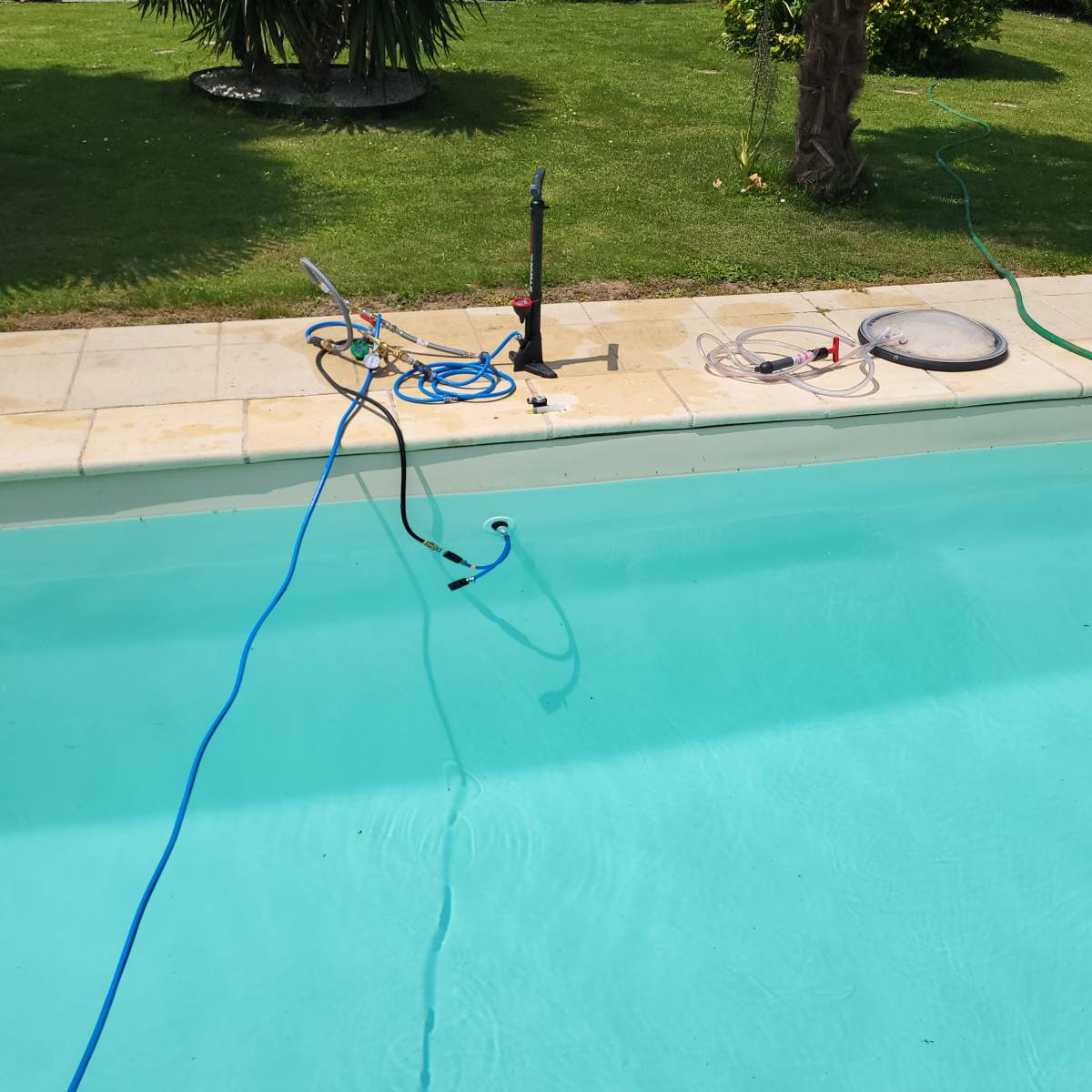 Photo d'une détection de fuite sur piscine liner à Sanary sur Mer dans le 83 par un spécialiste SABACA