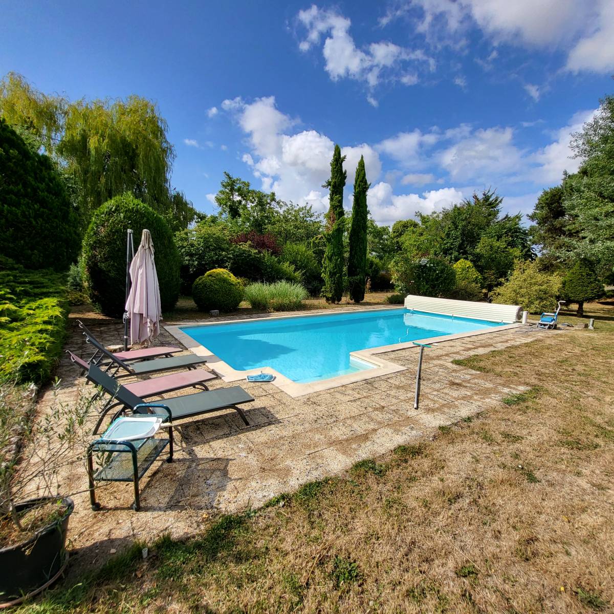 Intervention par un spécialiste pour une recherche de fuite sur piscine liner à Sanary sur Mer dans le 83 SABACA