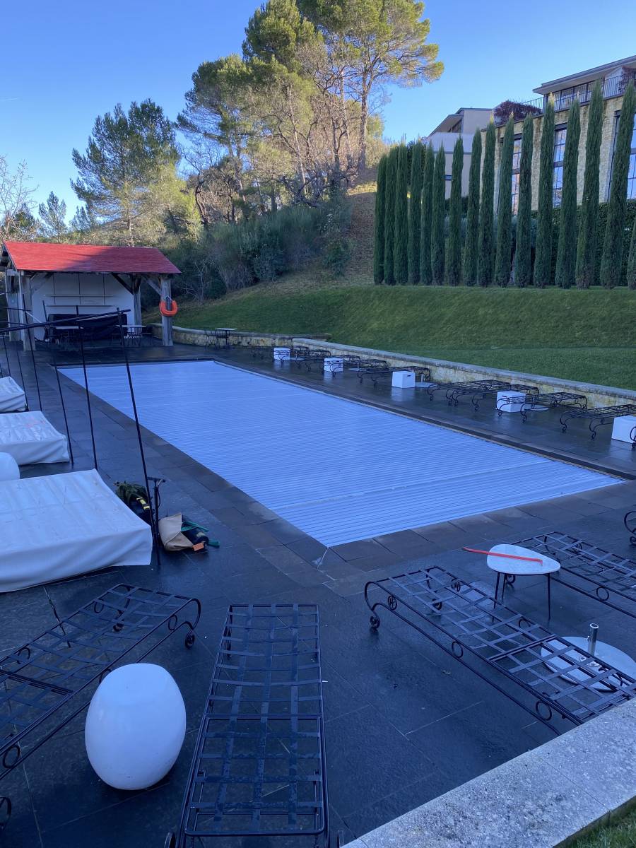 Fuite hôtel piscine tourisme