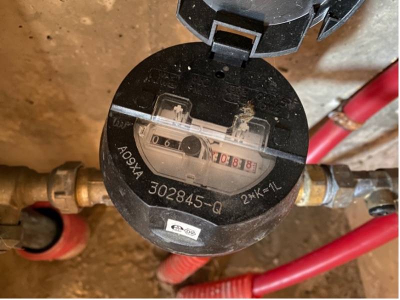 Surconsommation - compteur d'eau qui tourne