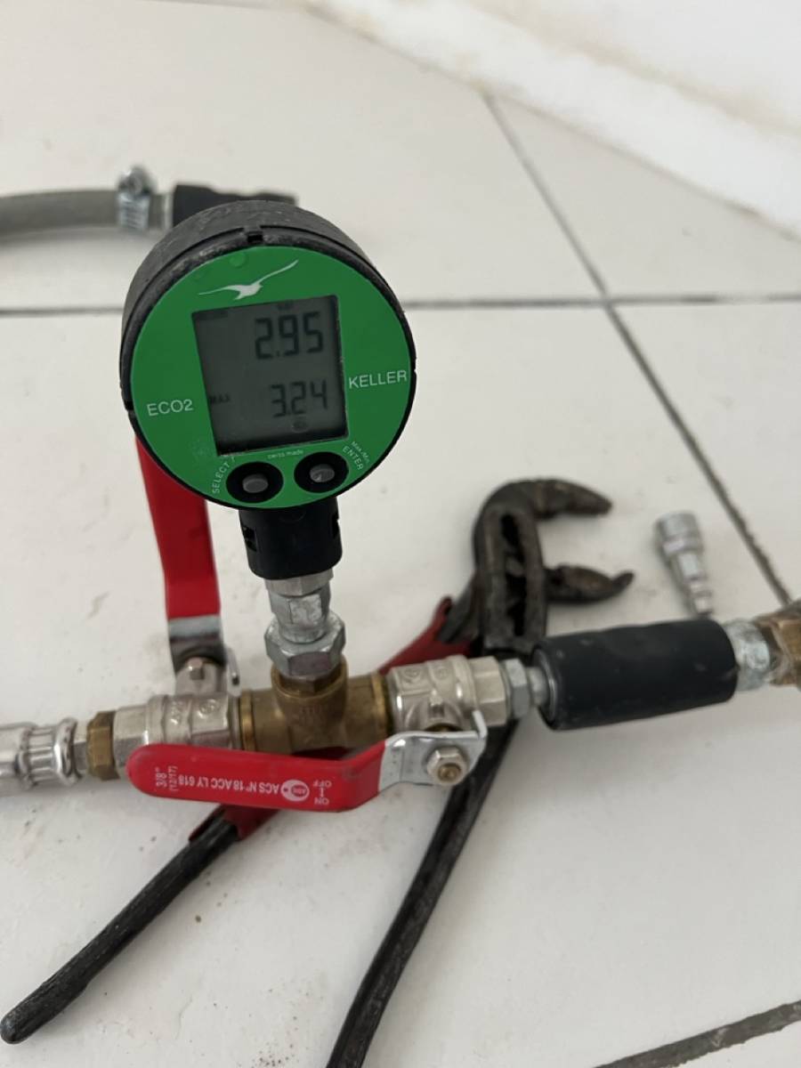 Intervention de recherche de fuite d'eau non destructive suite à une surconsommation à Hyères dans le Var