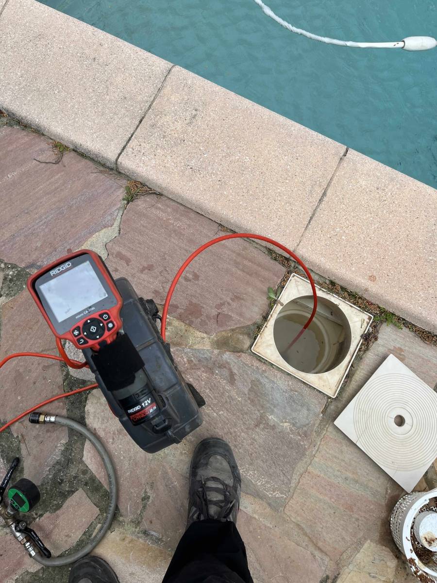 Photo d'une localisation de fuite piscine non-destructive à Toulon par un spécialiste SABACA dans le 83
