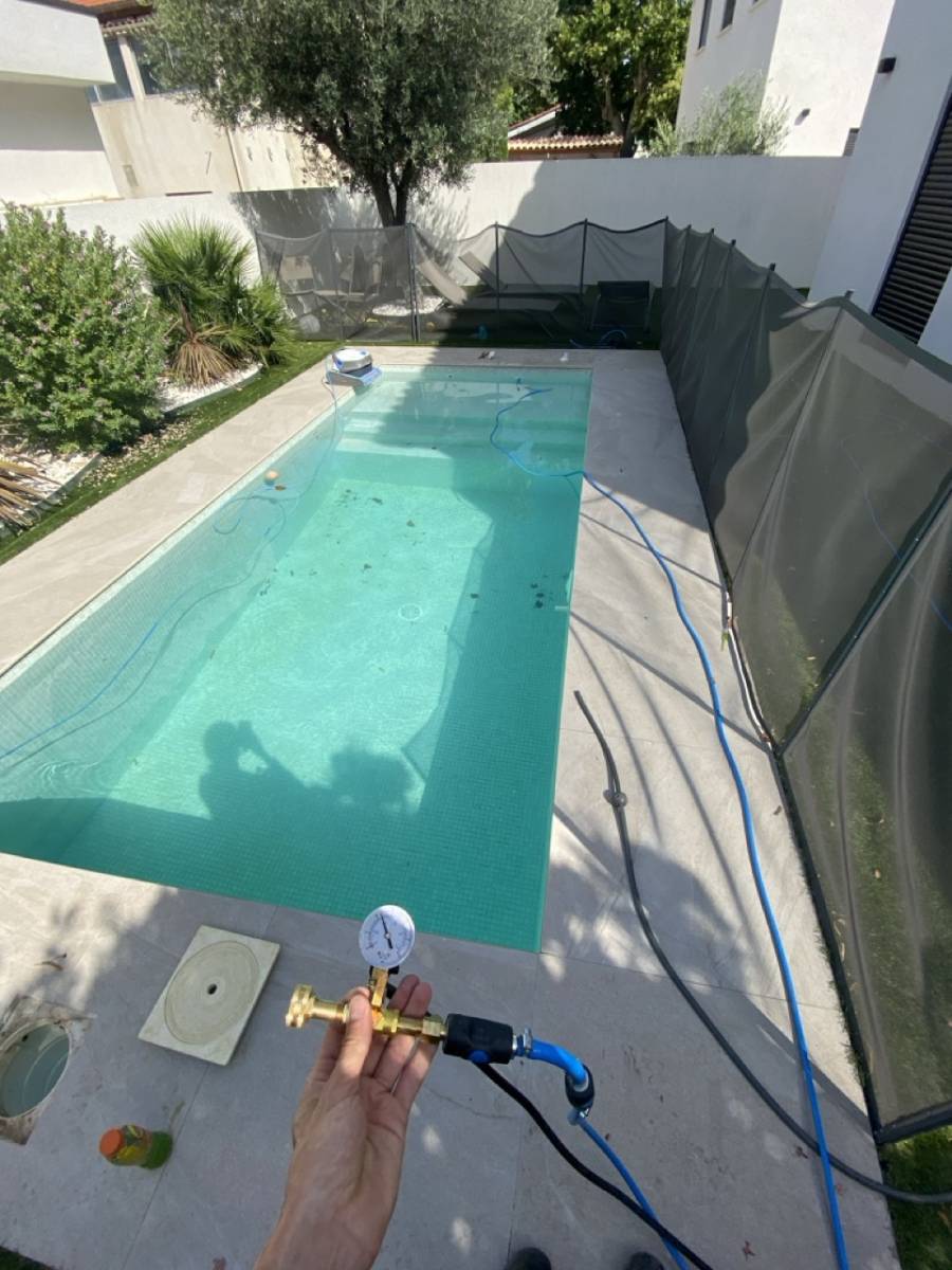 Recherche de fuite non destructive sur piscine suite à une consommation excessive d'eau  à Hyères dans le 83