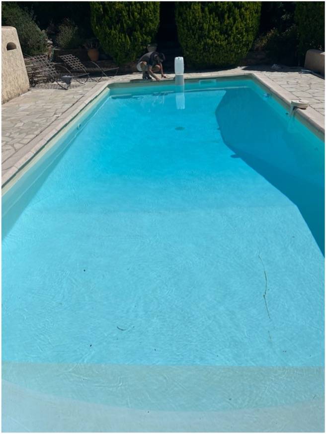 Photo d'une intervention pour une détection de fuite sur piscine béton à Avignon dans le 84 par un spécialiste SABACA