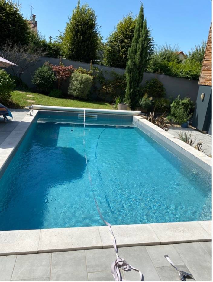 Intervention de détection de fuite sur piscine béton par un spécialiste SABACA à Avignon dans le 84